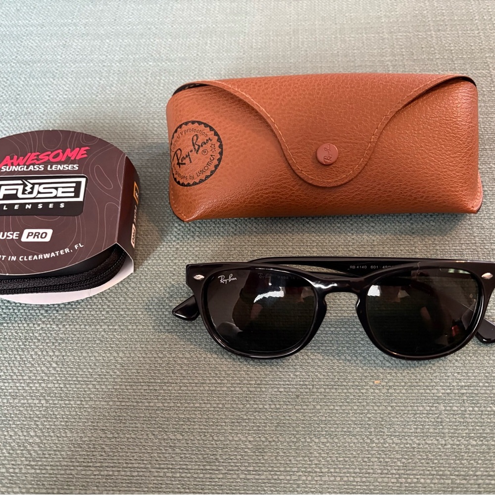 Ray-Ban Modern Wayfarer Black Frame Sunglasses